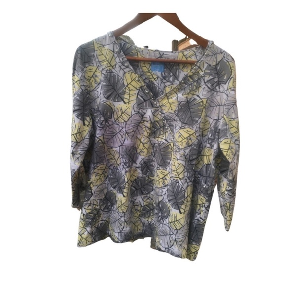 Lark Lane Leaf Print V-Neck Beaded 3/4 Sleeve Top 1X - Picture 2 of 6